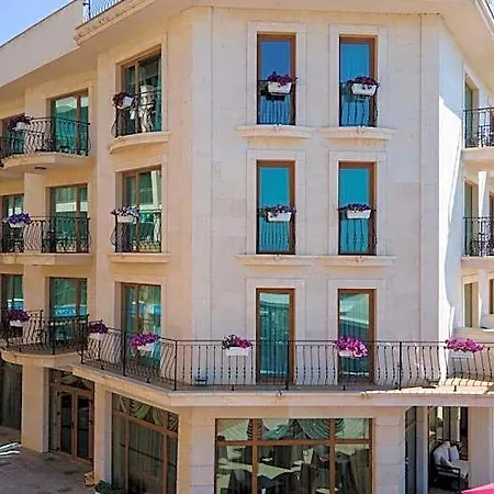 Mistral Hotel 4*