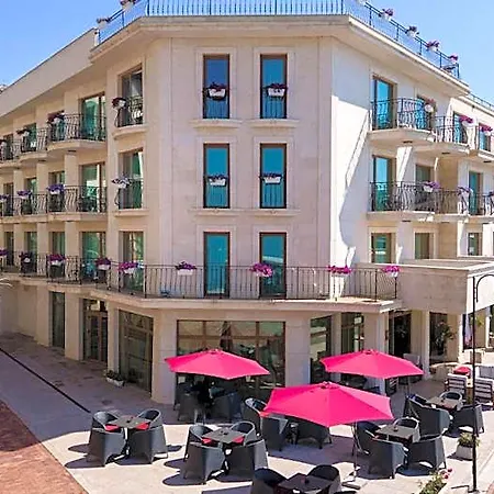 Mistral Hotel 4*